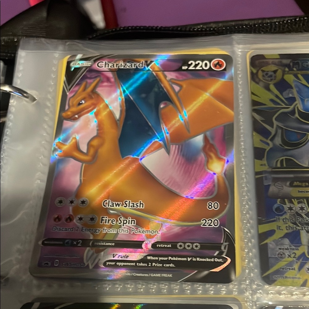 Charizard V Pokémon Card
